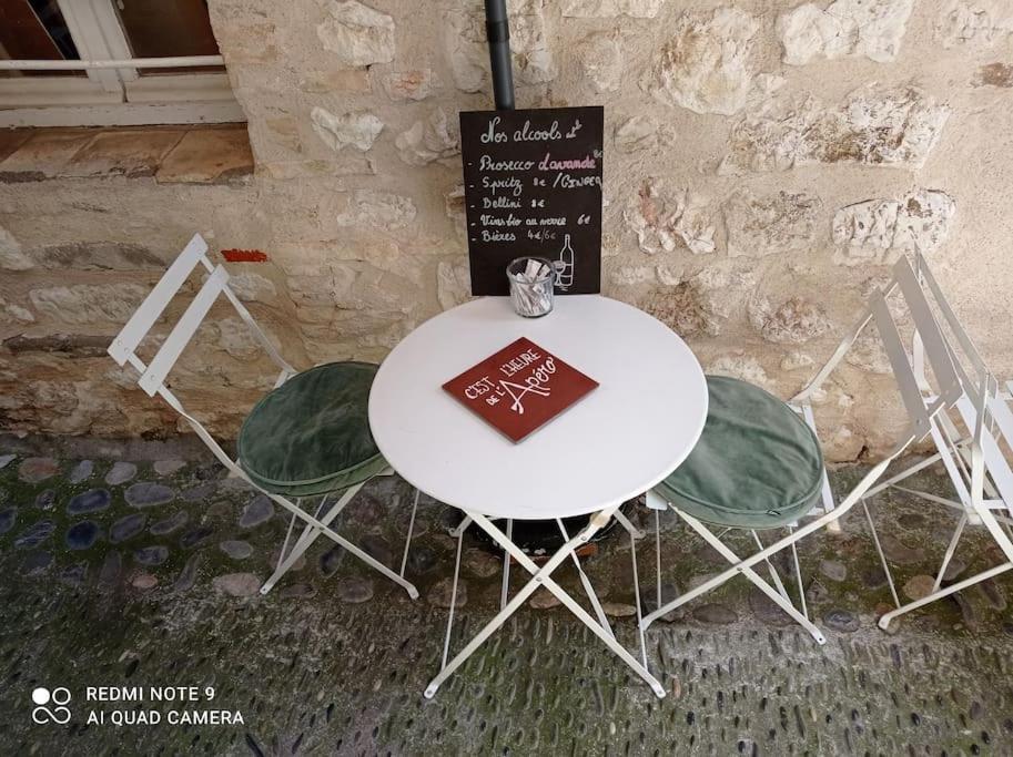 Chambre Atypique Dans Cafe Healthy Saint-Paul-de-Vence Eksteriør bilde